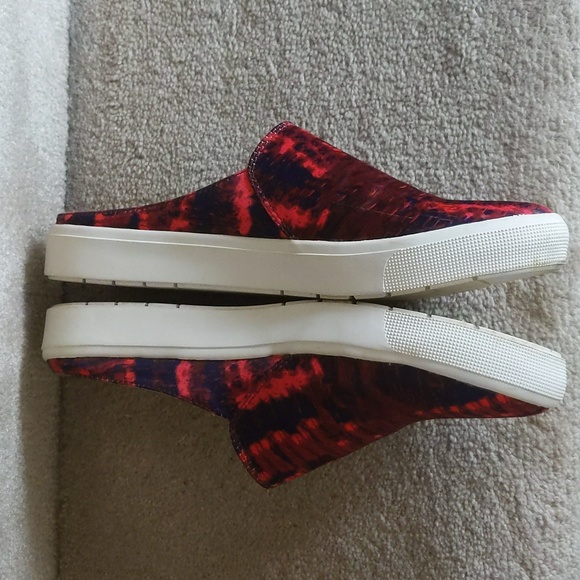 Logo Lori Goldstein Diane Printed Slip On Mule Sneaker 7M Red Blue - Picture 11 of 13